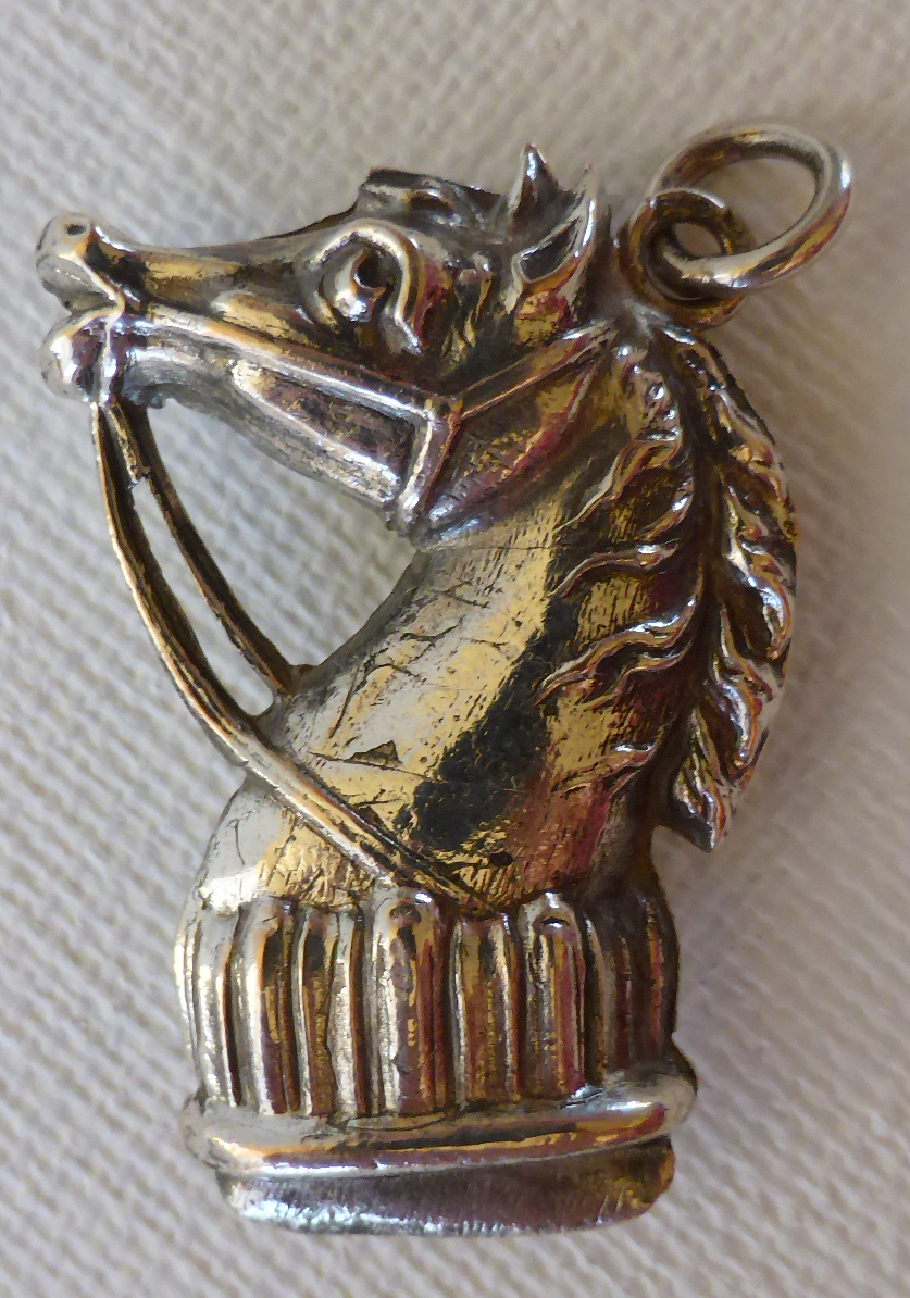 kast caravan Adviseren sieradenenkunst - Zilveren antieke bedel paardenhoofd voor horloge ketting